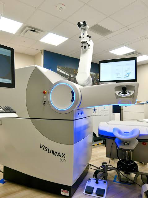 ZEISS VISUMAX 800 femtosecond laser system used for SMILE pro vision correction